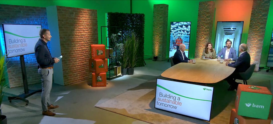 Een BAM livestream is niet af zonder interactie met het publiek. Daarom was er een sidekick in de studio om via polls en chats te communiceren met de kijker.